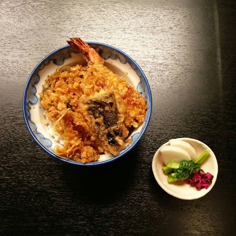 Assorted vegetable and shrump tempura